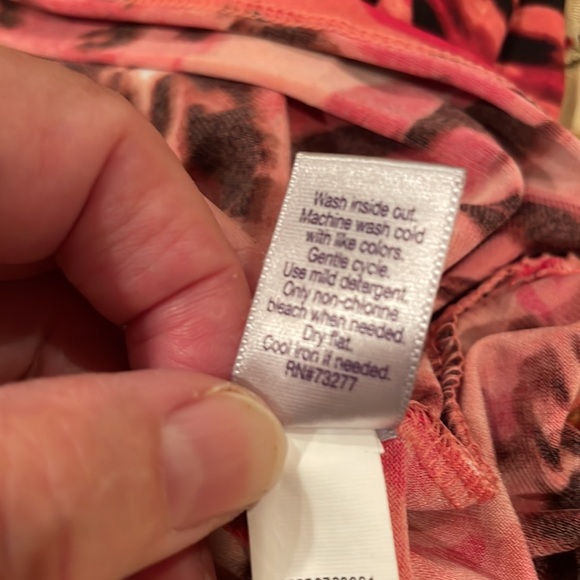 Jennifer Lopez top, sarong-style, polyester/spandex blend, reds/pinks pattern, L - Picture 8 of 9